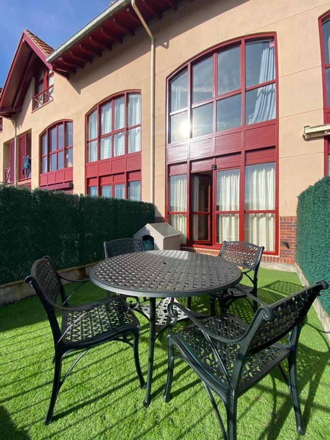 Apartamento En Complejo Residencial Rovacias Comillas Exterior photo